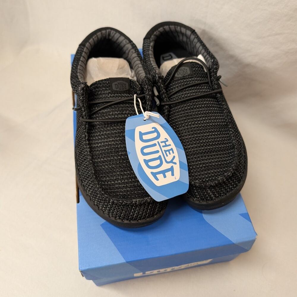 New In Box Kids Hey Dudes Wally Sox Black on Black Youth 4